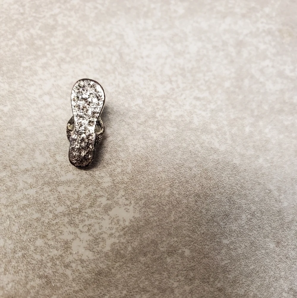📿💎 Flip flop jeweled necklace pendant